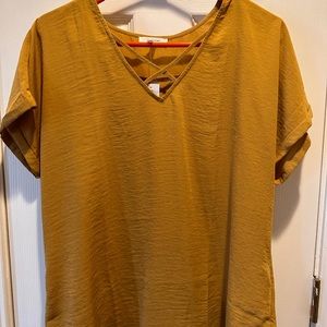 NWT Women’s short sleeve top